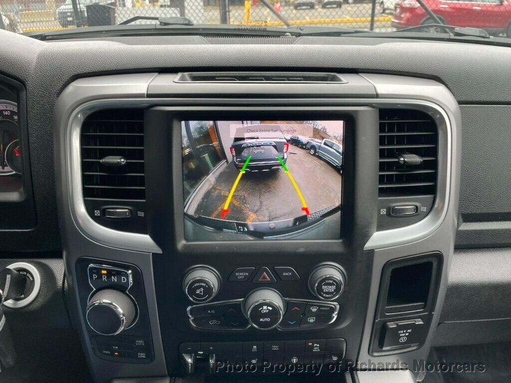 2022 Ram 1500 Classic Express 4x4 Crew Cab 5'7" Box (C15889) - Image 17