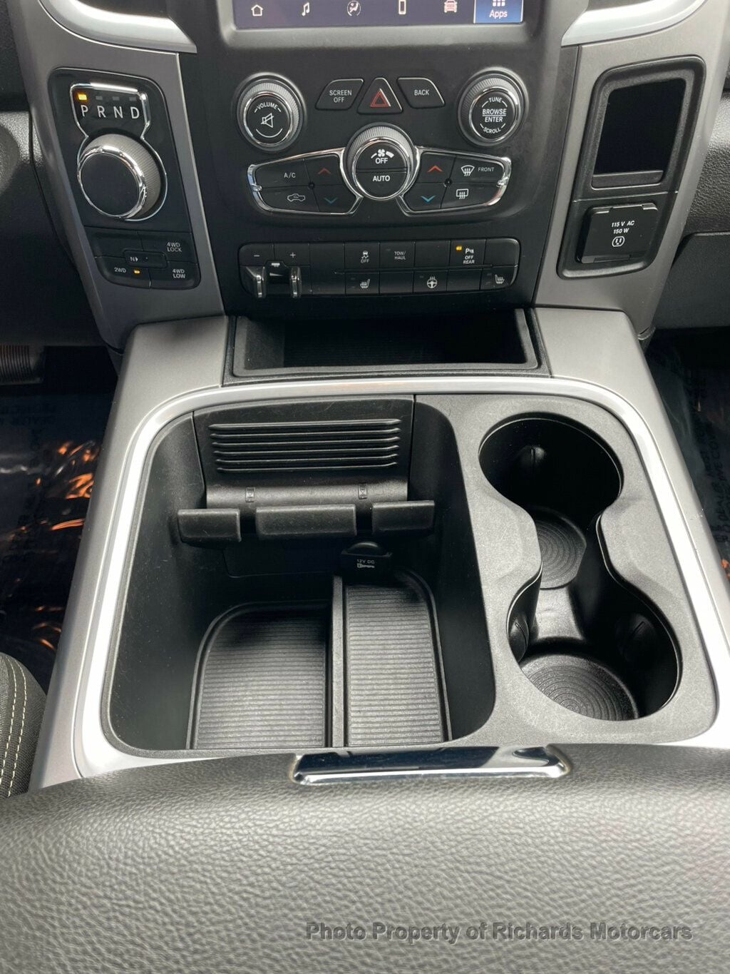 2022 Ram 1500 Classic Express 4x4 Crew Cab 5'7" Box (C15889) - Image 18