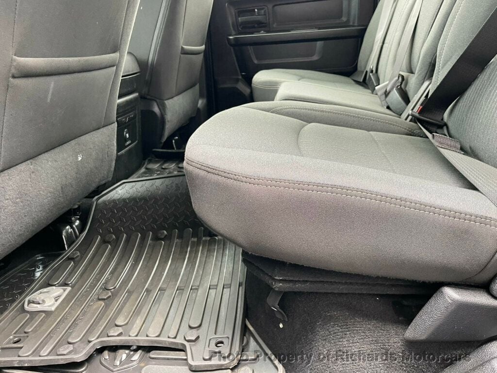 2022 Ram 1500 Classic Express 4x4 Crew Cab 5'7" Box (C15889) - Image 19