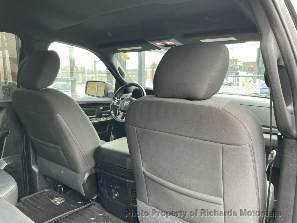 2022 Ram 1500 Classic Express 4x4 Crew Cab 5'7" Box (C15889) - Image 23