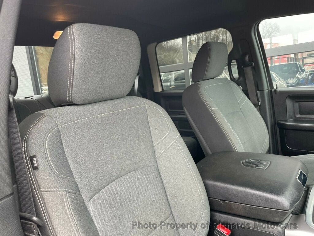 2022 Ram 1500 Classic Express 4x4 Crew Cab 5'7" Box (C15889) - Image 25