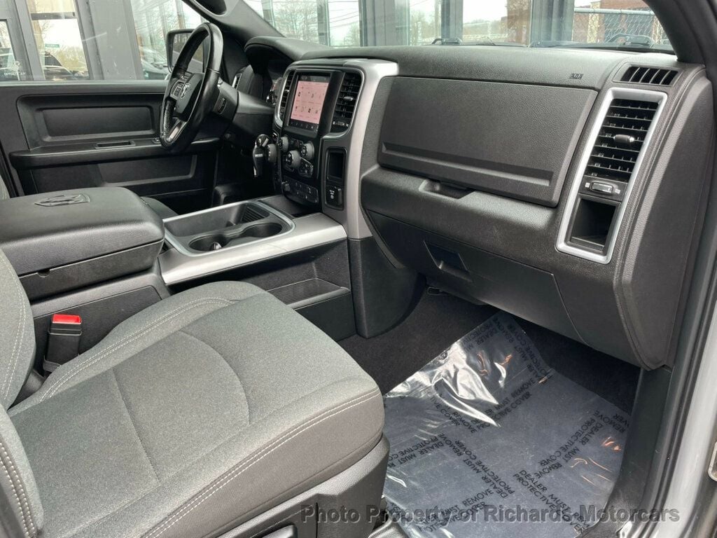 2022 Ram 1500 Classic Express 4x4 Crew Cab 5'7" Box (C15889) - Image 27