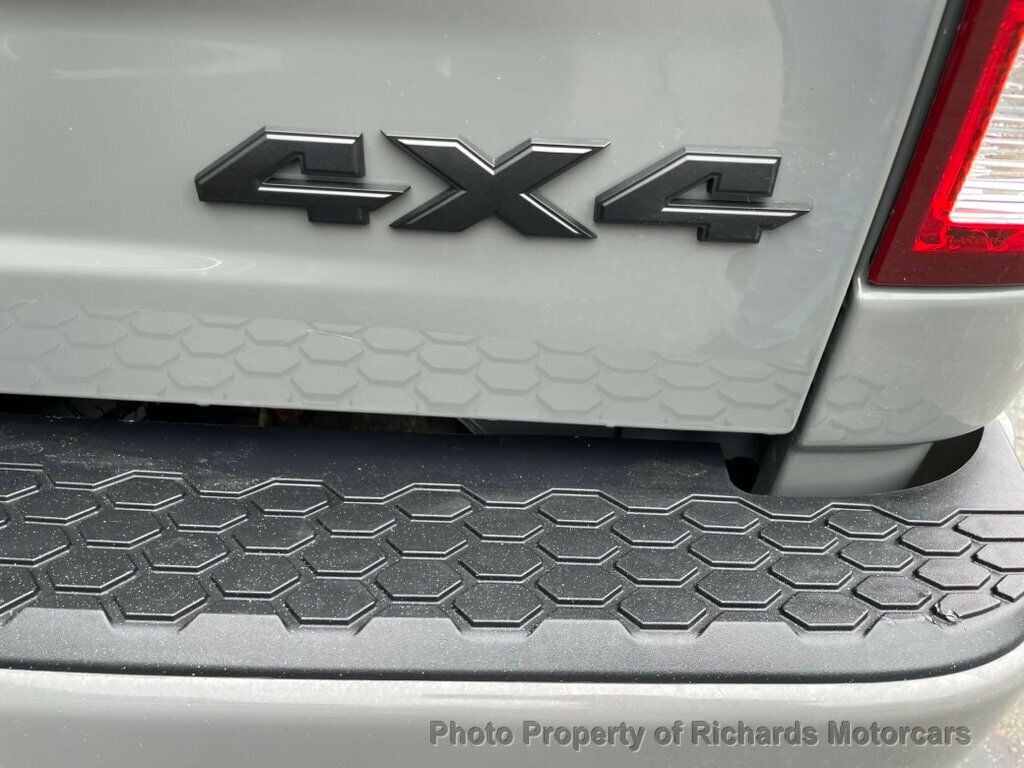 2022 Ram 1500 Classic Express 4x4 Crew Cab 5'7" Box (C15889) - Image 8