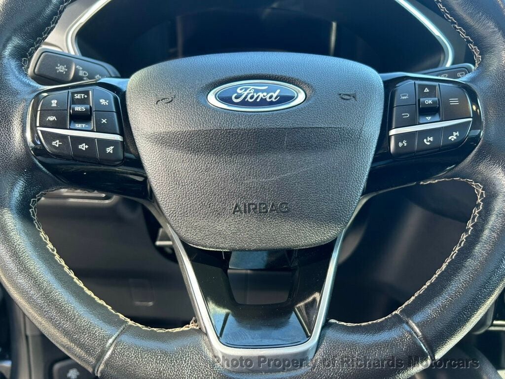 2022 Ford Escape Titanium Hybrid AWD (C15858) - Image 14