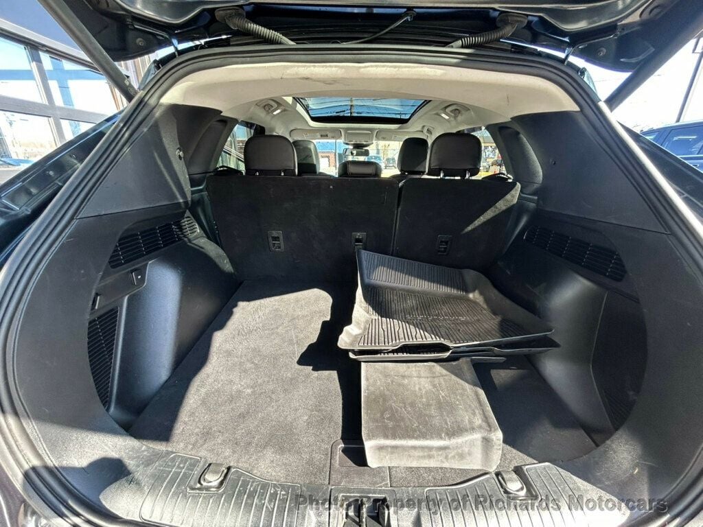 2022 Ford Escape Titanium Hybrid AWD (C15858) - Image 18