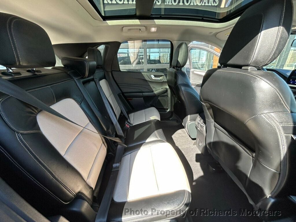 2022 Ford Escape Titanium Hybrid AWD (C15858) - Image 19