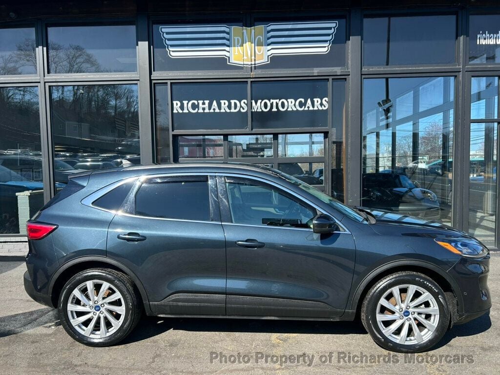 2022 Ford Escape Titanium Hybrid AWD (C15858)