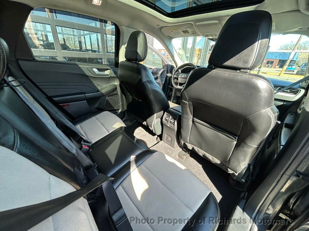 2022 Ford Escape Titanium Hybrid AWD (C15858) - Image 20
