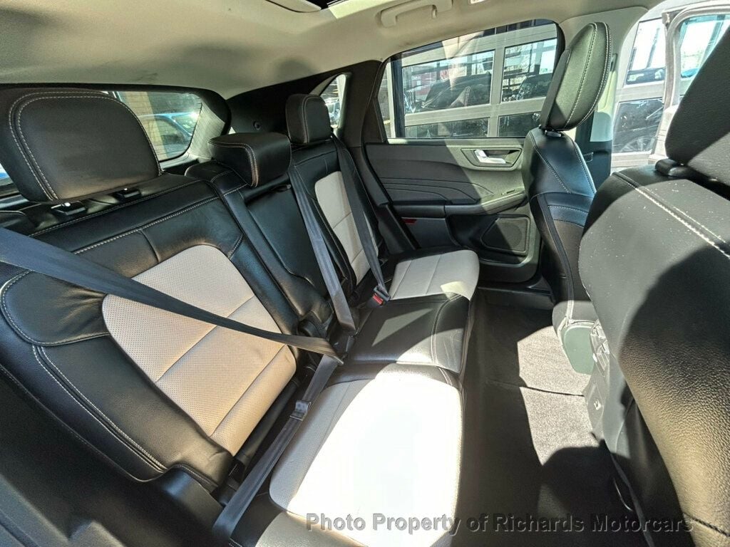 2022 Ford Escape Titanium Hybrid AWD (C15858) - Image 21