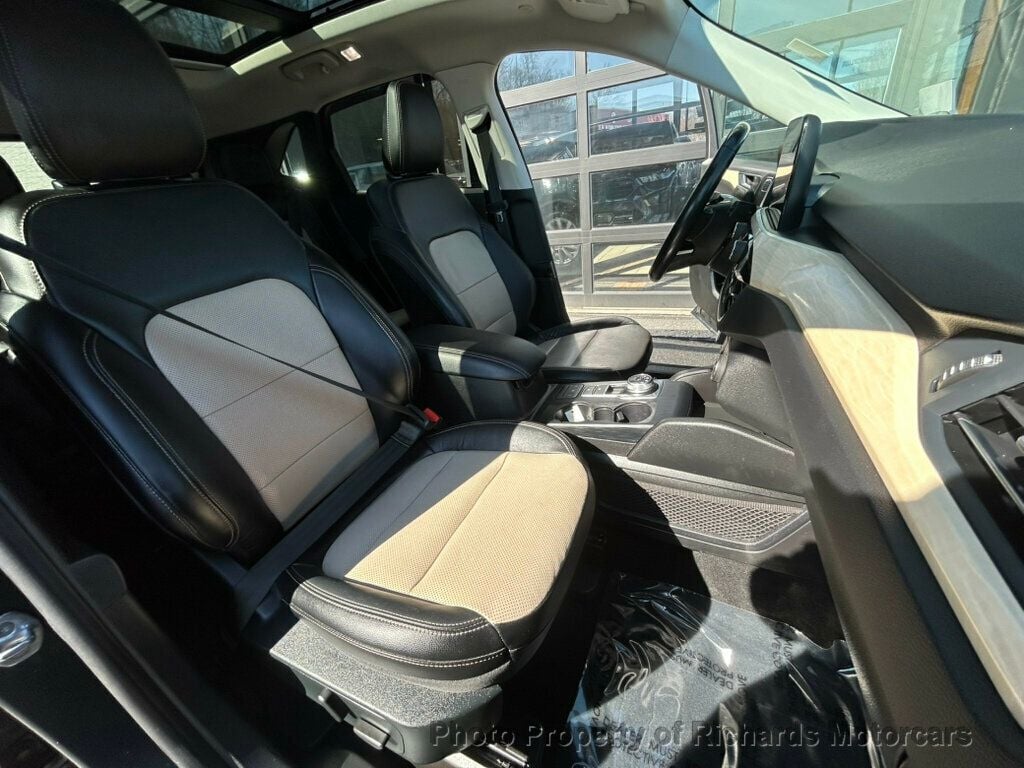 2022 Ford Escape Titanium Hybrid AWD (C15858) - Image 24