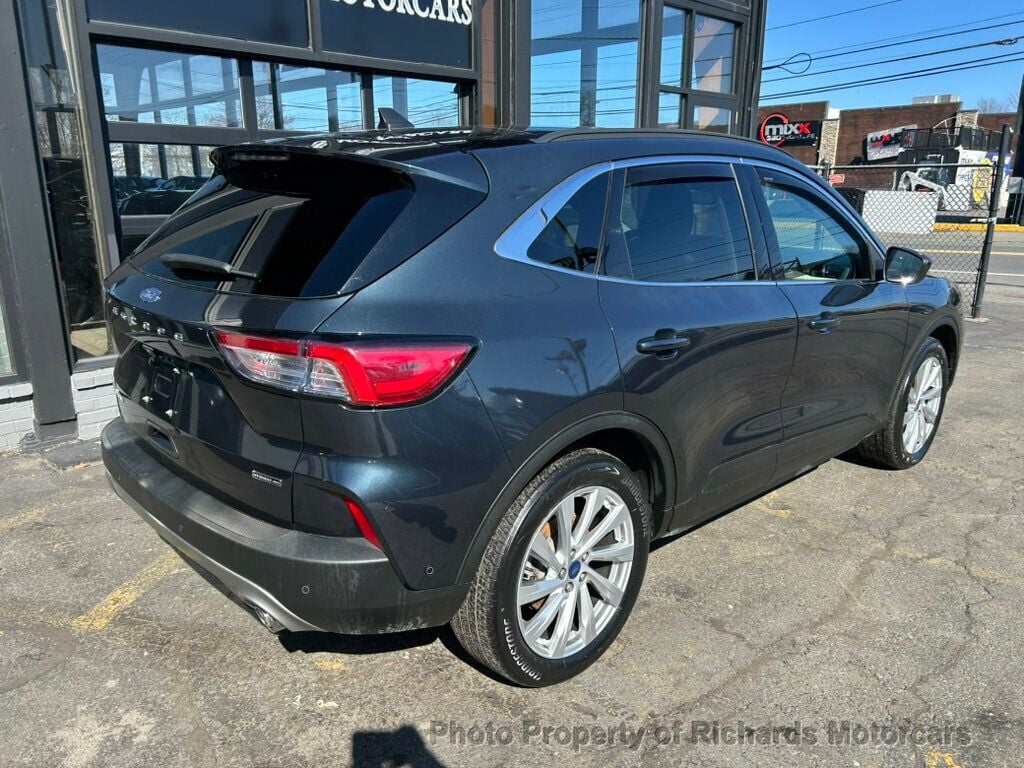 2022 Ford Escape Titanium Hybrid AWD (C15858) - Image 2