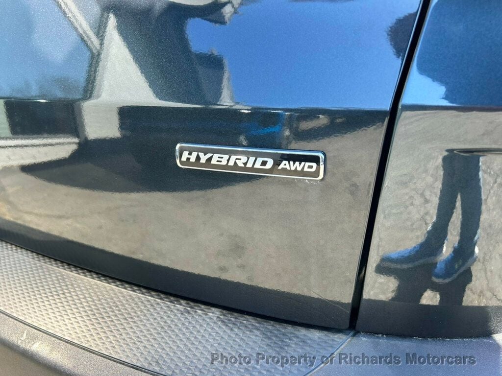 2022 Ford Escape Titanium Hybrid AWD (C15858) - Image 9