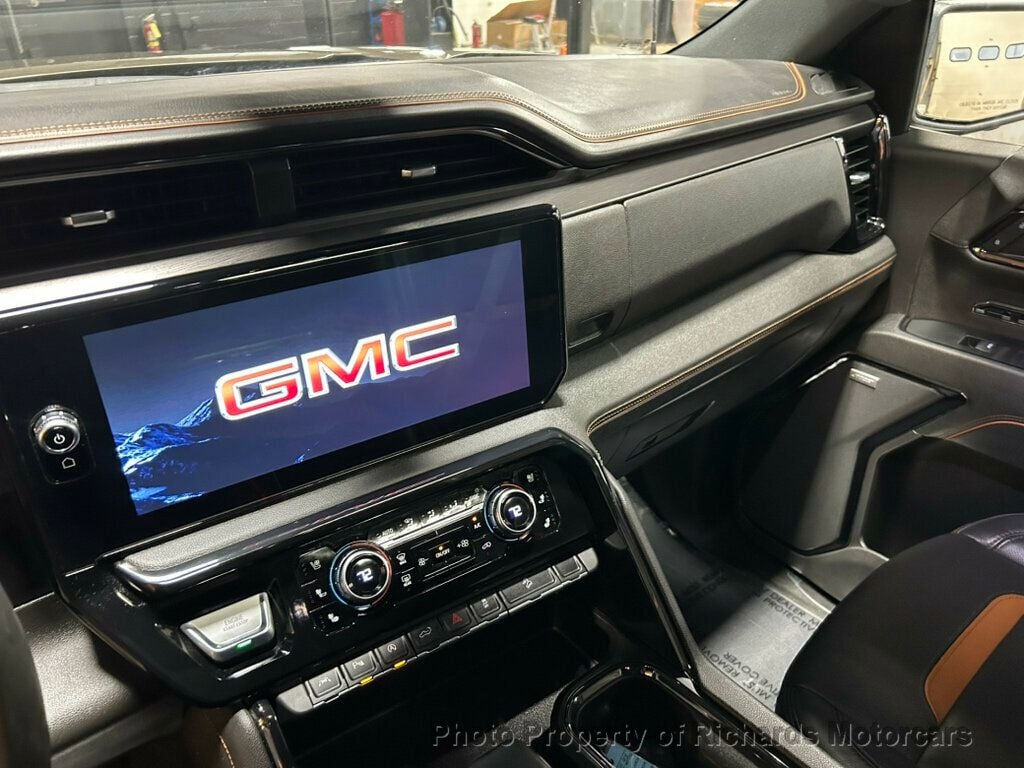 2024 GMC Sierra 1500 4WD Crew Cab 147" AT4 (C15914) - Image 15