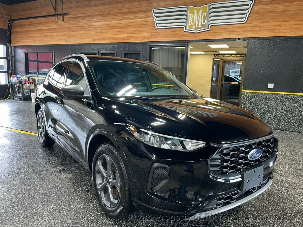 2024 Ford Escape ST-Line AWD (C15977) - Image 2