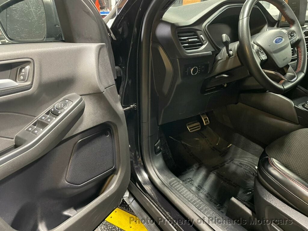 2024 Ford Escape ST-Line AWD (C15977) - Image 8