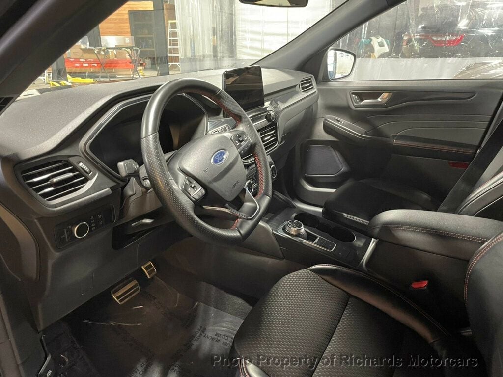 2024 Ford Escape ST-Line AWD (C15977) - Image 9