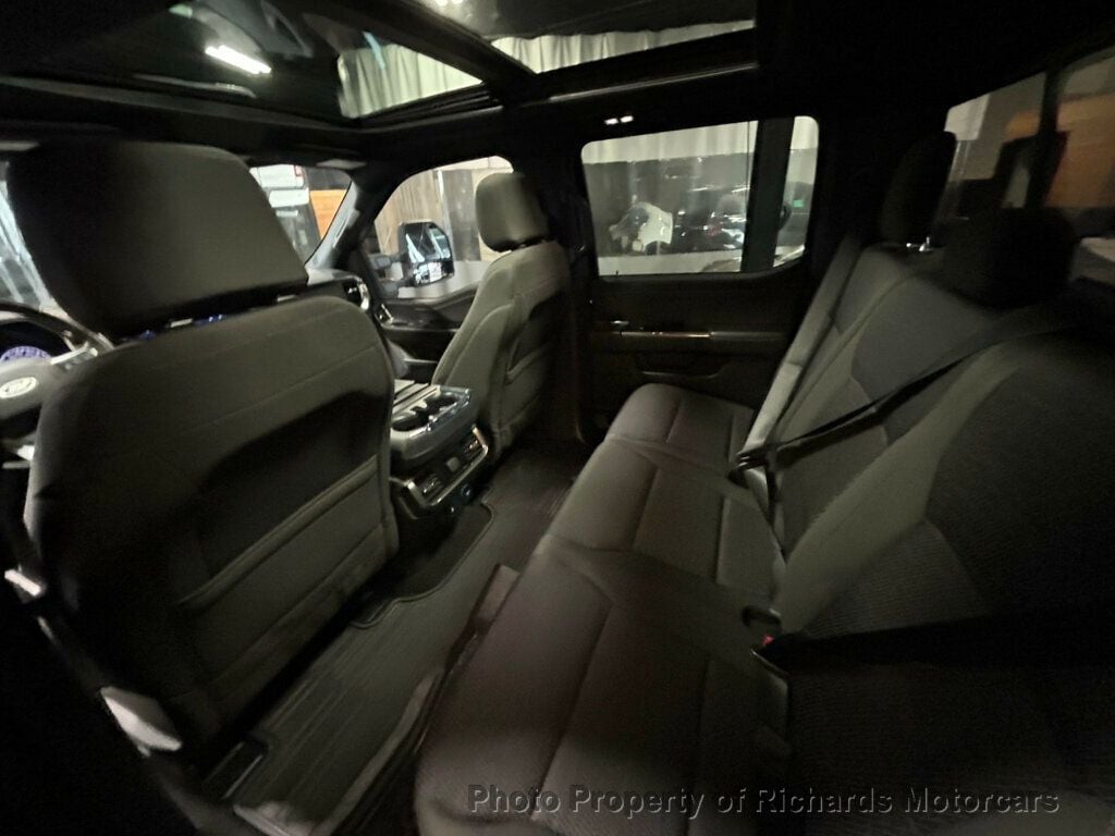 2023 Ford F-150 XLT 4WD SuperCrew 5.5' Box (C15953) - Image 18