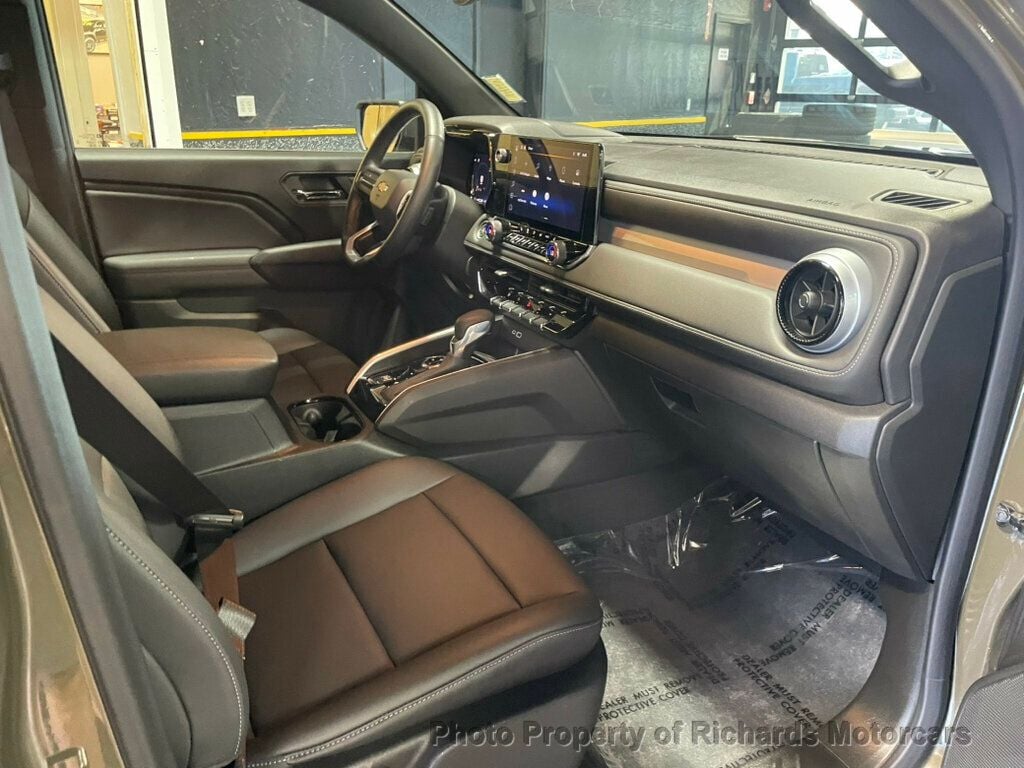 2024 Chevrolet Colorado 4WD Crew Cab LT (C15983) - Image 20