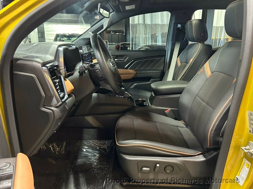 2024 GMC Canyon 4WD Crew Cab AT4 (C16080) - Image 11
