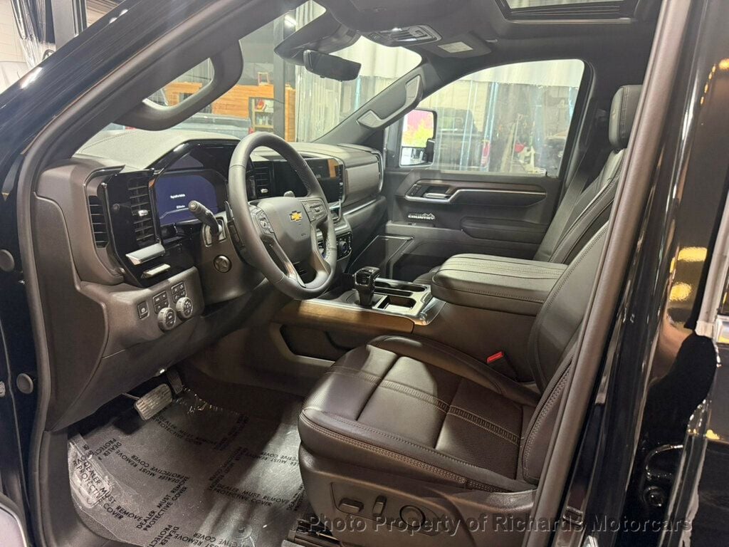 2025 Chevrolet Silverado 1500 4WD Crew Cab 147" High Country (C16066) - Image 12