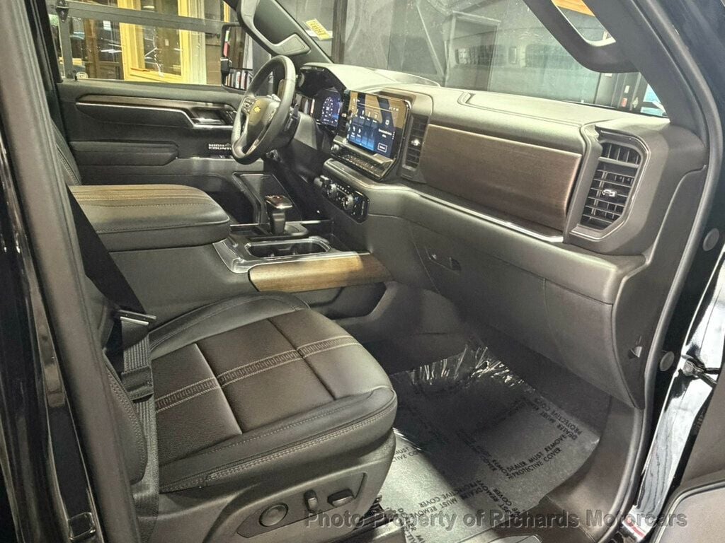 2025 Chevrolet Silverado 1500 4WD Crew Cab 147" High Country (C16066) - Image 20