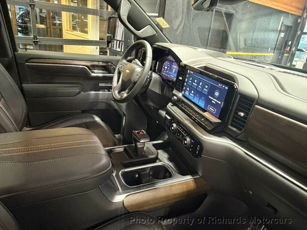 2025 Chevrolet Silverado 1500 4WD Crew Cab 147" High Country (C16066) - Image 21