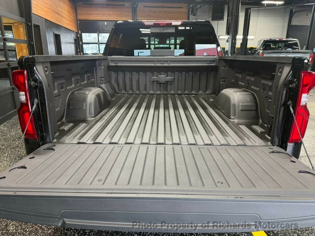 2025 Chevrolet Silverado 1500 4WD Crew Cab 147" High Country (C16066) - Image 9
