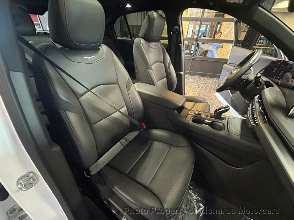 2025 Cadillac XT4 AWD 4dr Sport (C16099) - Image 23