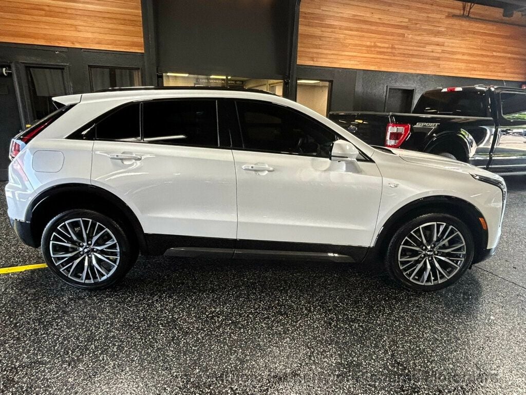 2025 Cadillac XT4 AWD 4dr Sport (C16099) - Image 2