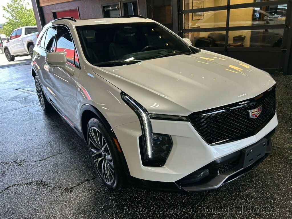 2025 Cadillac XT4 AWD 4dr Sport (C16099) - Image 8